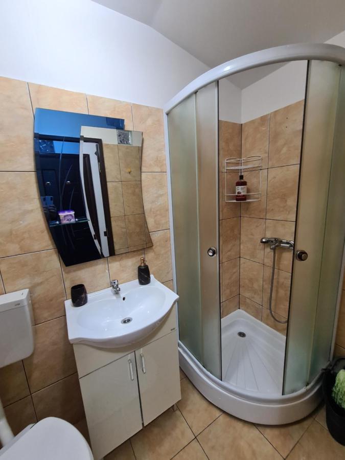 לינה וארוחת בוקר בוקרשט Garsoniera Privata מראה חיצוני תמונה